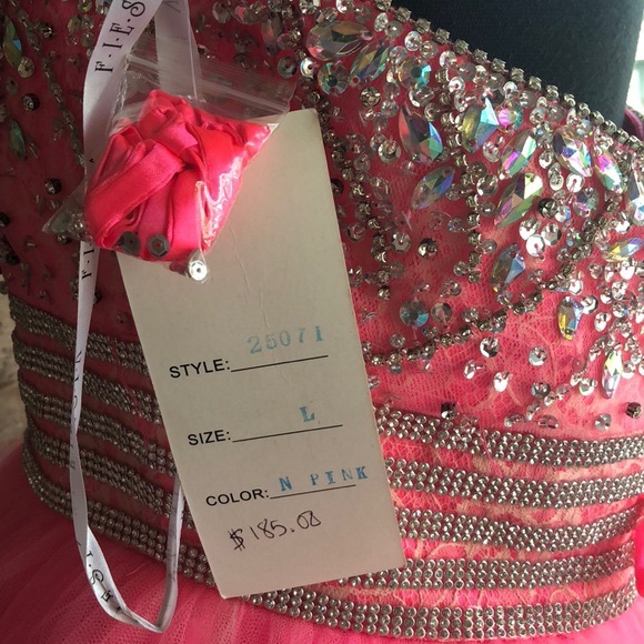 PARTY DRESS - Picture 7 of 7